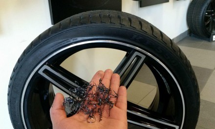 Vilken typ av däck orsakar mest dammpartiklar från vägarna?